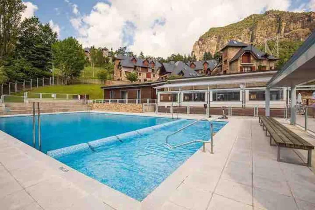 Elegante Apartamento En Escarrilla Con Vistas Al Valle Buitenkant foto